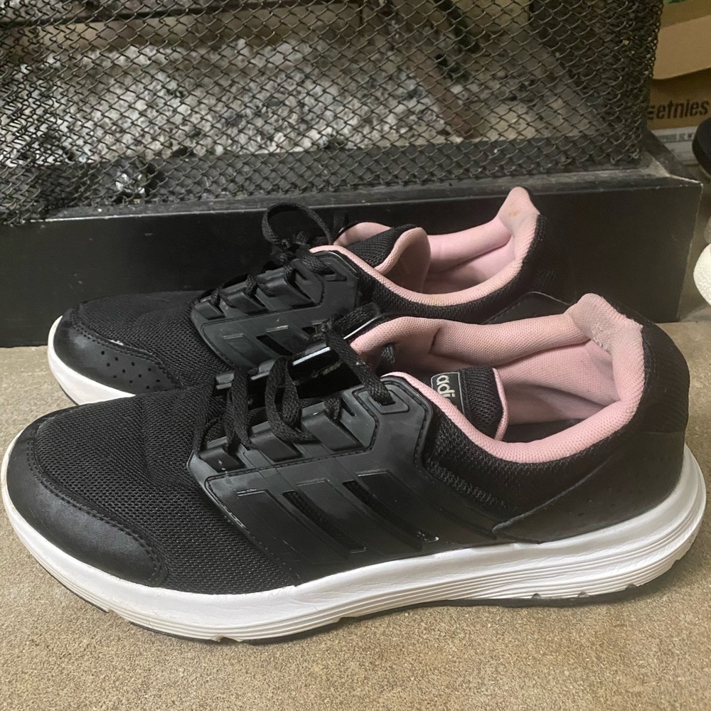Adidas Galaxy 4 Core Black/Core Black/True Pink Sneakers worn 1x size 10